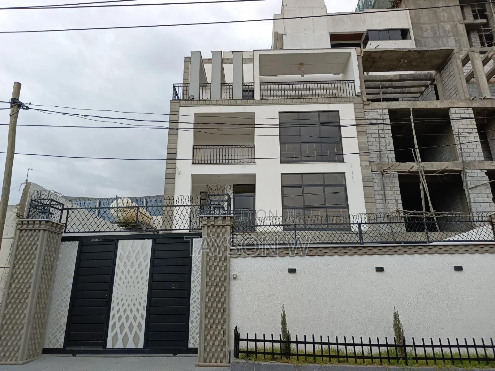 6bdrm House in Addis Ababa Ayat, Bole for sale