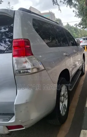 Toyota Land Cruiser Prado 2012 Silver
