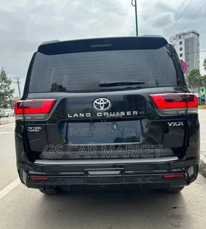 Toyota Land Cruiser LC300 2023 Black