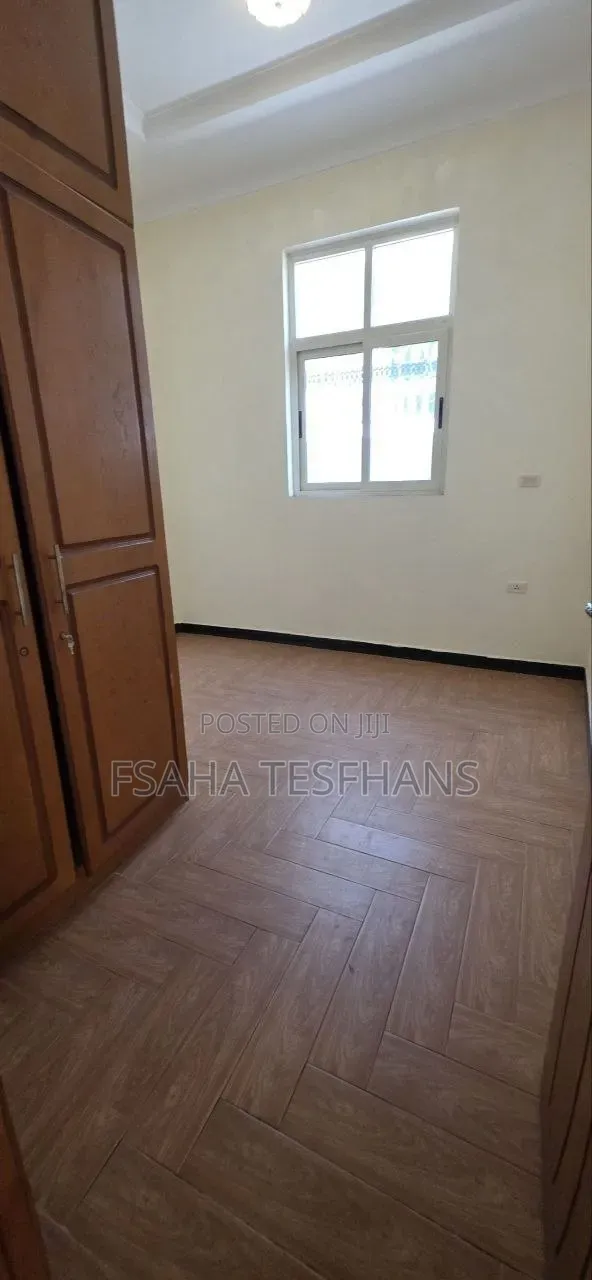 5bdrm Villa in Villa, Bole for rent