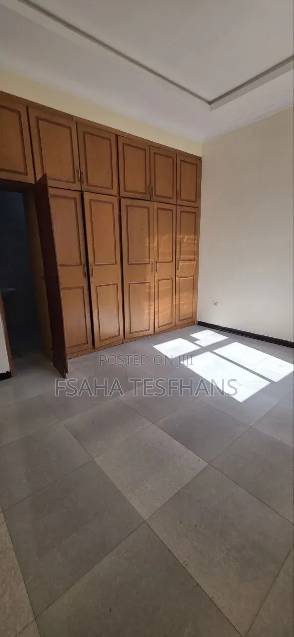 5bdrm Villa in Villa, Bole for rent