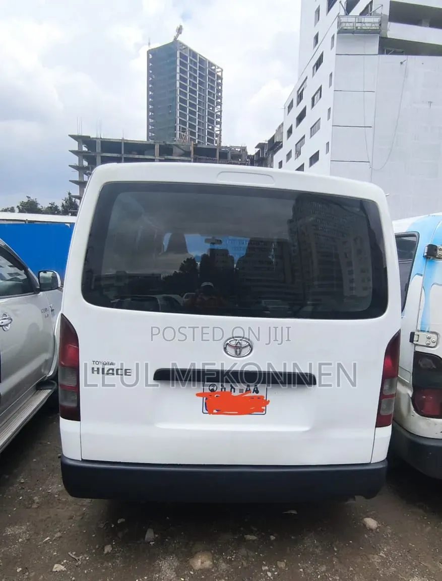 Toyota HiAce 2010 White