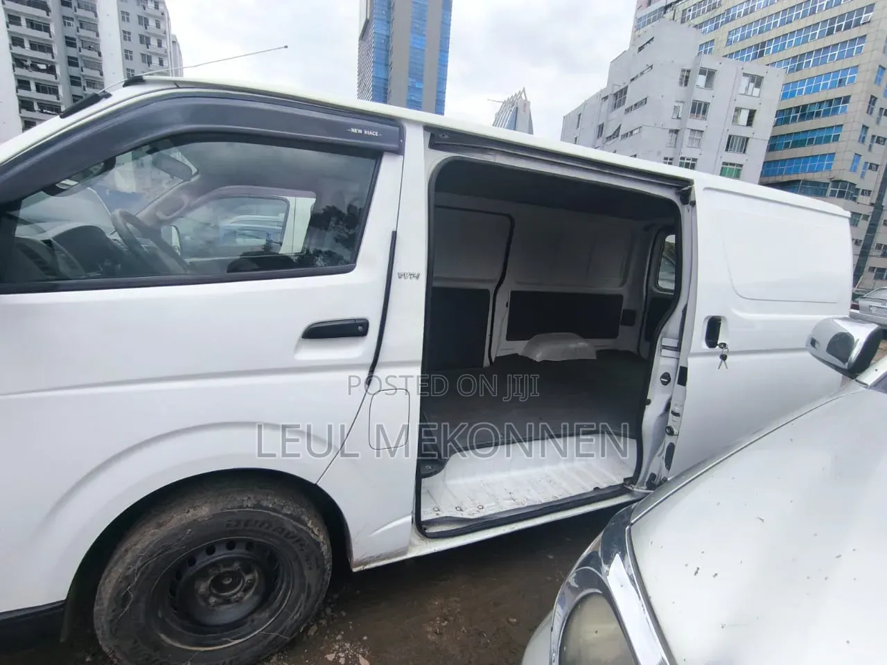Toyota HiAce 2010 White