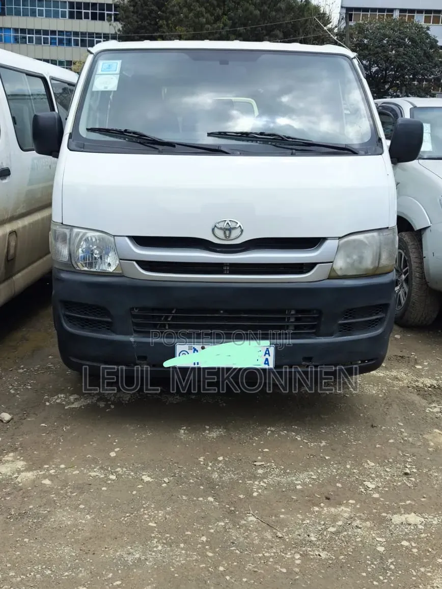 Toyota HiAce 2010 White