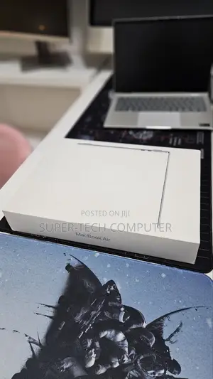 New Laptop Apple MacBook Air 2025 M4 16GB Apple M4 SSD 256GB