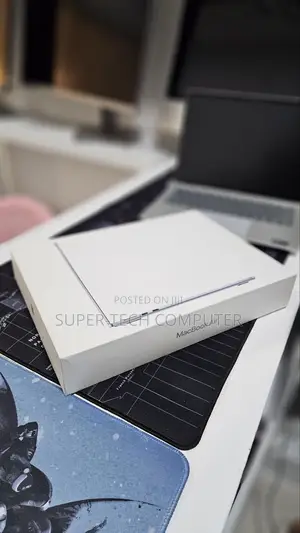New Laptop Apple MacBook Air 2025 M4 16GB Apple M4 SSD 256GB
