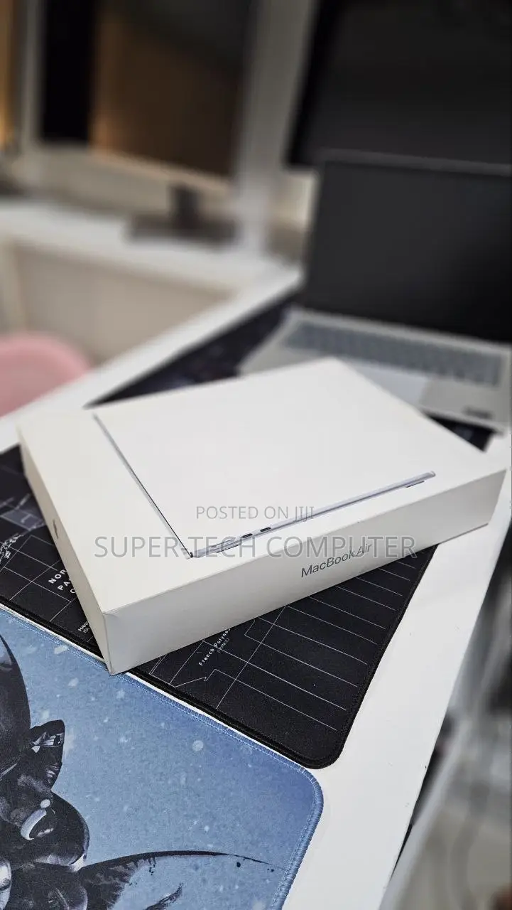 New Laptop Apple MacBook Air 2025 M4 16GB Apple M4 SSD 256GB
