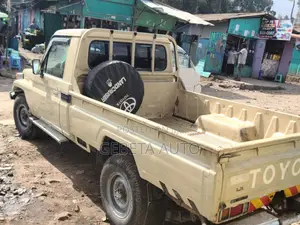 Toyota Land Cruiser 2005 Beige