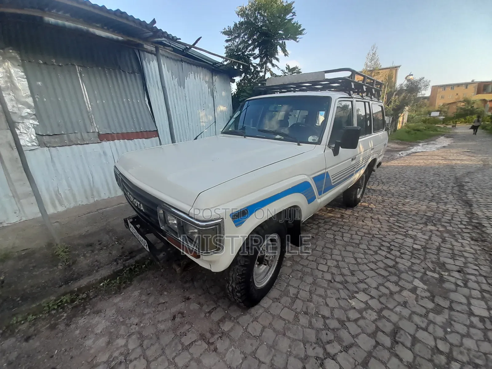 Toyota Land Cruiser 1989 White