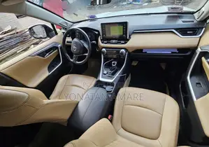 Toyota RAV4 2021 White