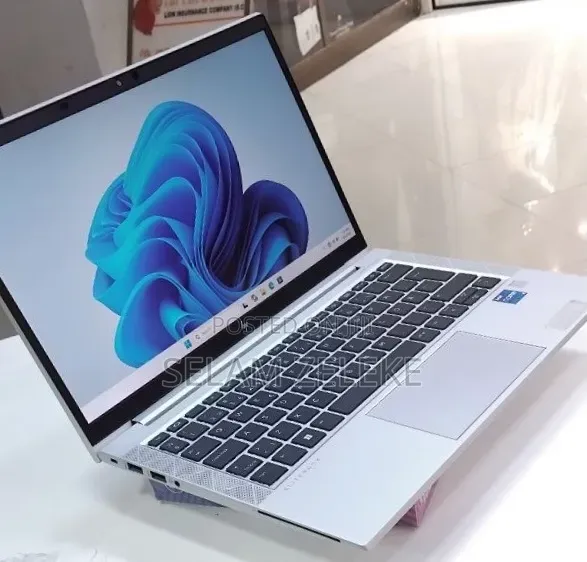 New Laptop HP EliteBook 830 G8 16GB Intel Core i5 SSD 512GB