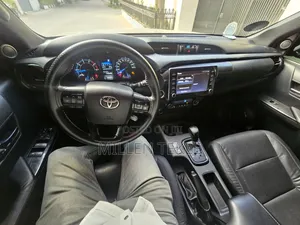 Toyota Hilux 2022 Black