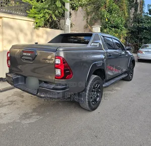 Toyota Hilux 2022 Black