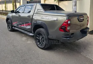 Toyota Hilux 2022 Black