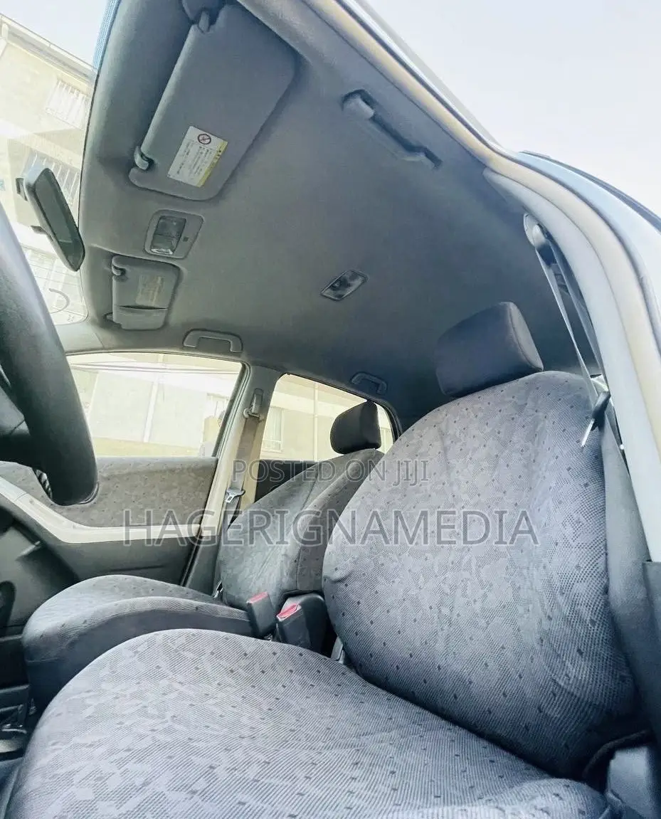 Toyota Yaris 2010 Silver