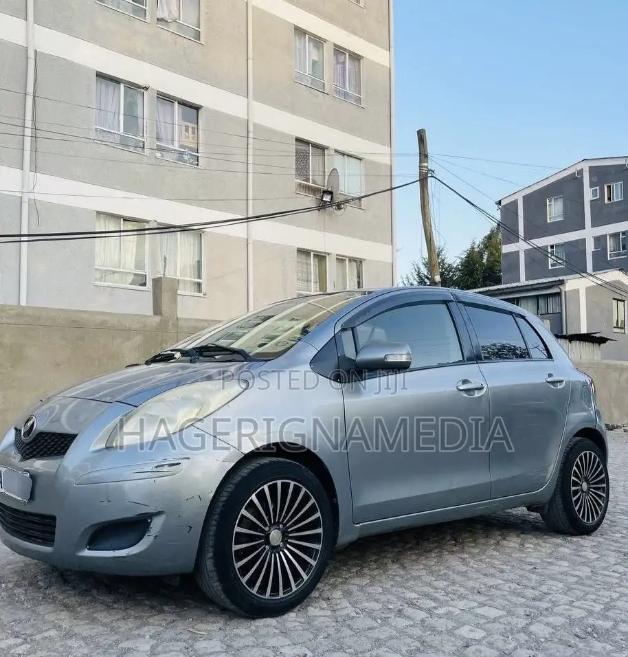 Toyota Yaris 2010 Silver