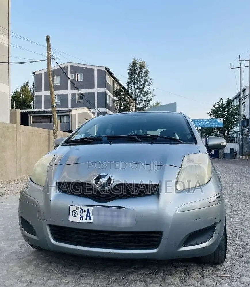 Toyota Yaris 2010 Silver