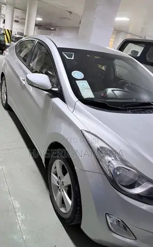 Hyundai Elantra 2012 Silver