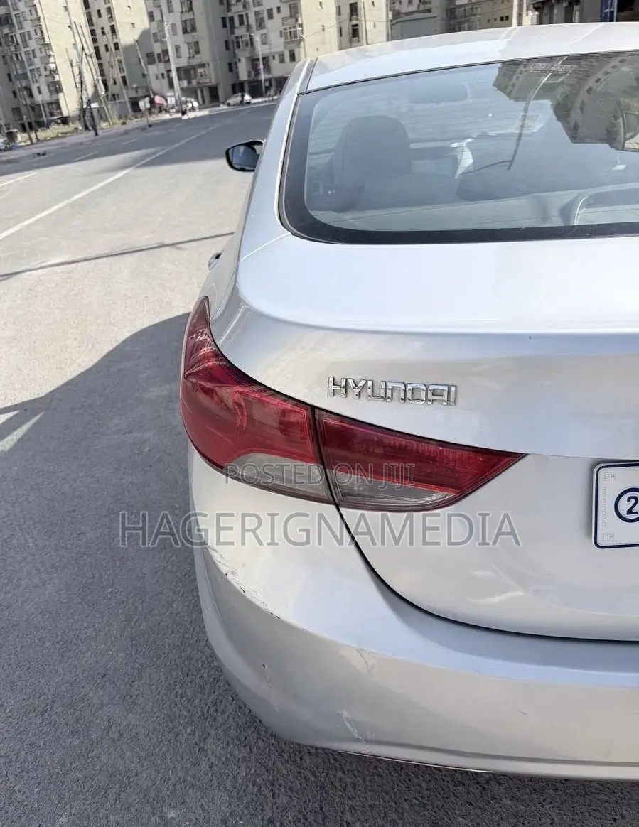 Hyundai Elantra 2012 Silver