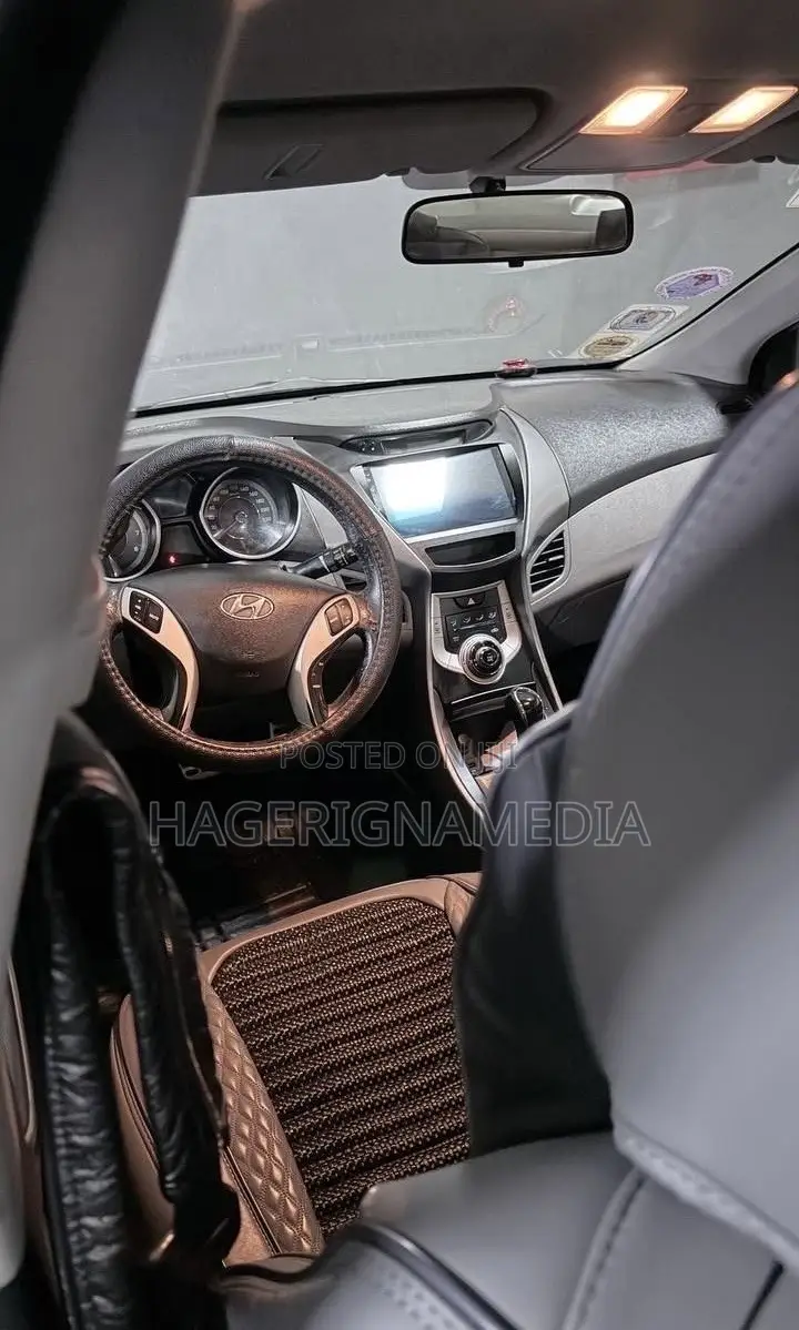 Hyundai Elantra 2012 Silver