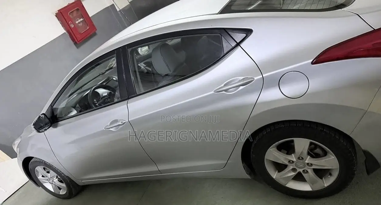 Hyundai Elantra 2012 Silver