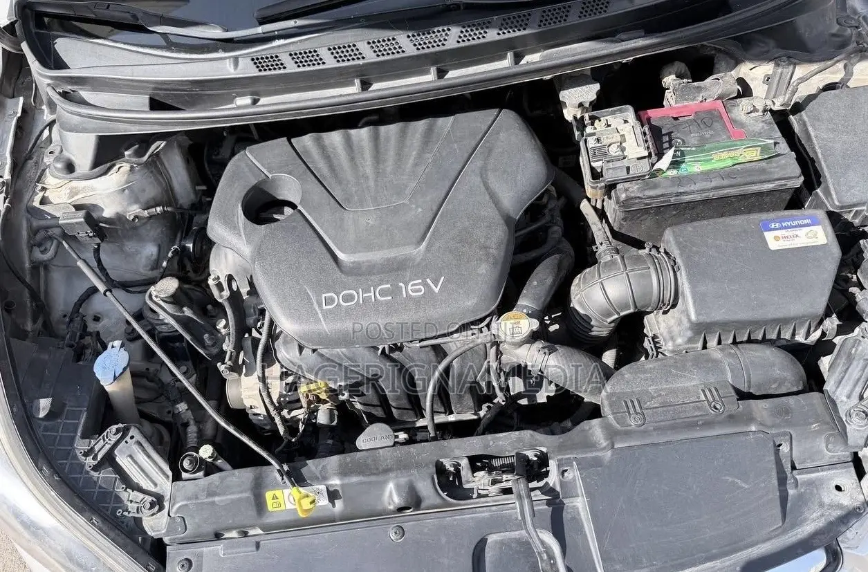 Hyundai Elantra 2012 Silver