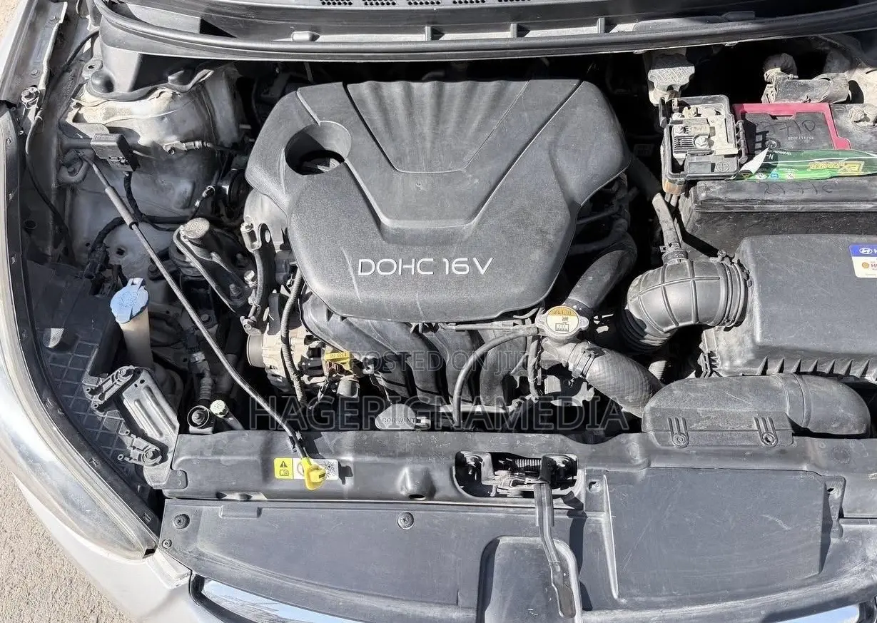 Hyundai Elantra 2012 Silver
