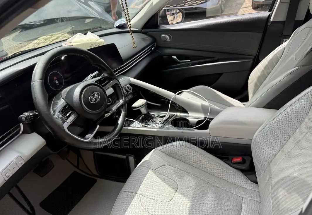 Hyundai Avante 2021 Black