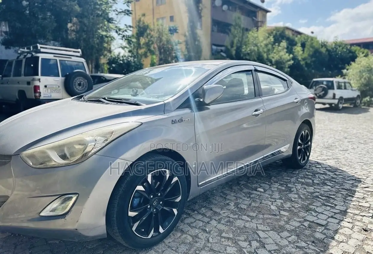Hyundai Avante 2013 Silver