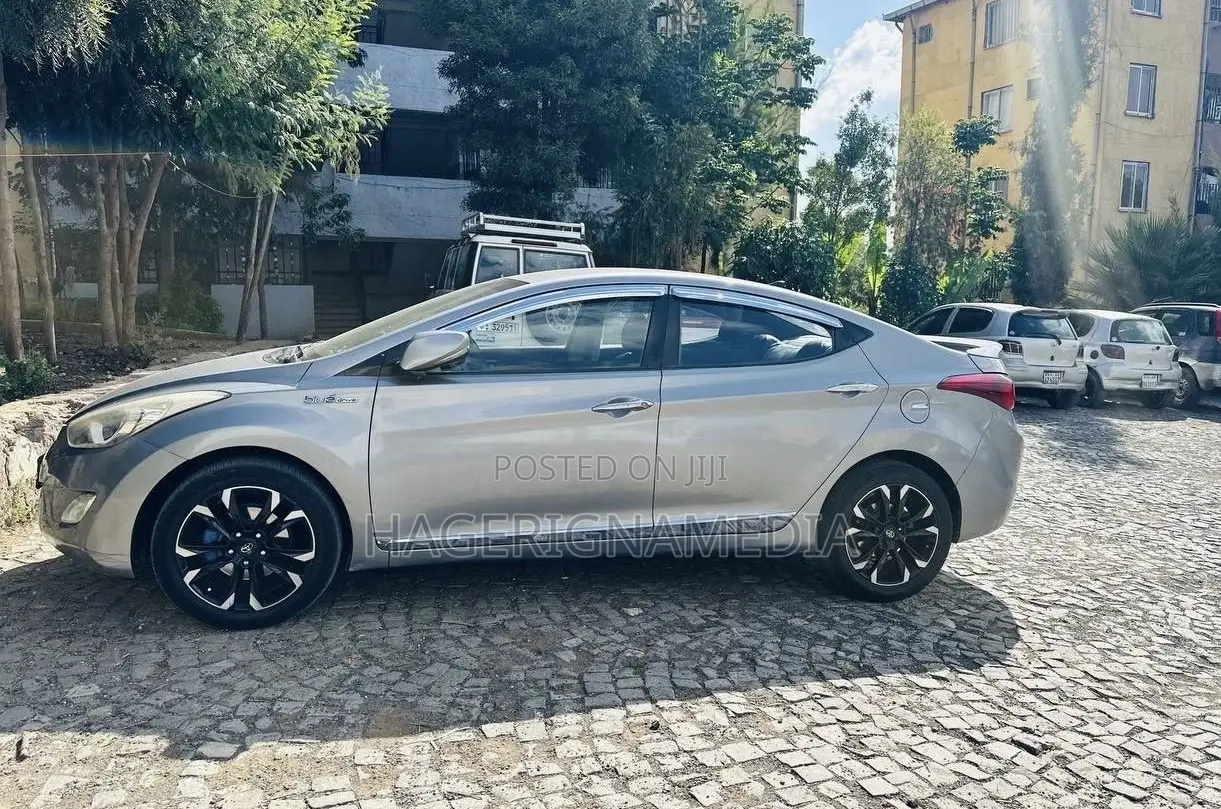 Hyundai Avante 2013 Silver
