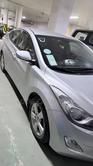 Hyundai Elantra 2012 Silver