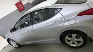 Hyundai Elantra 2012 Silver
