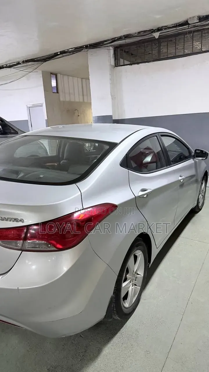 Hyundai Elantra 2012 Silver