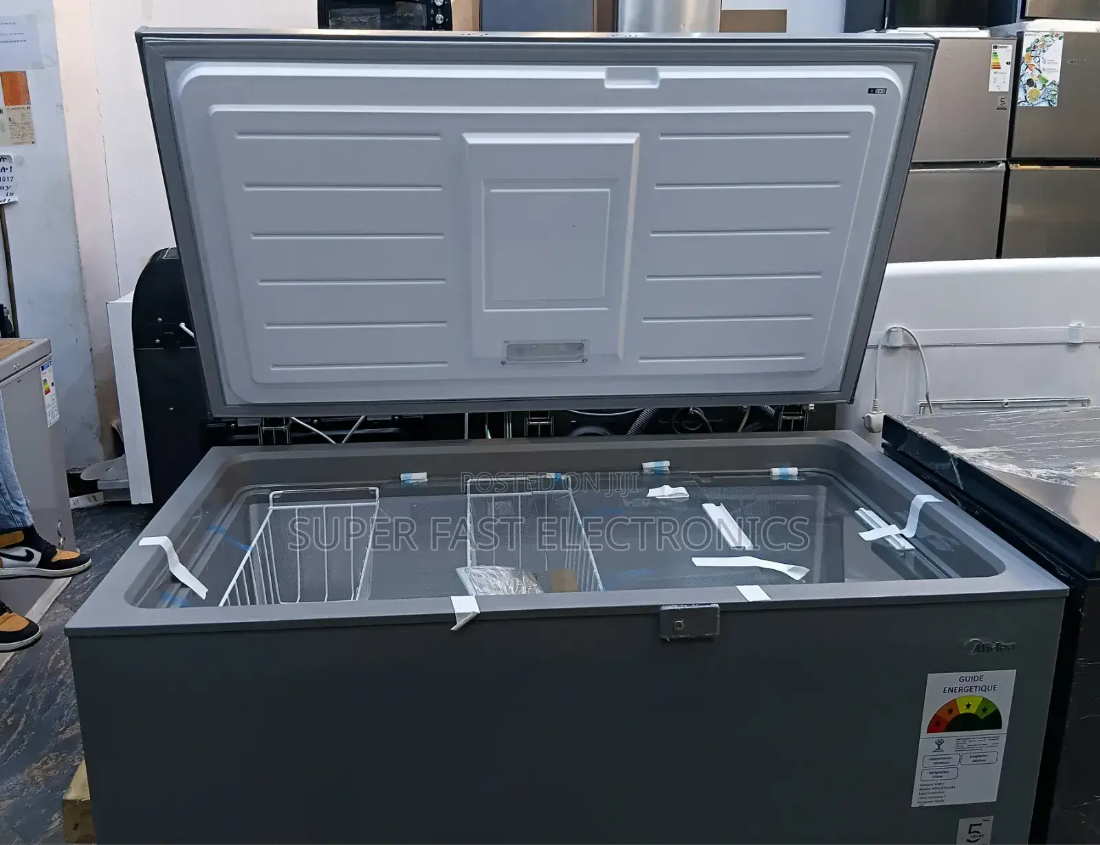 Midea Heavy-Duty Commercial Chest Freezer 479 Model 340l