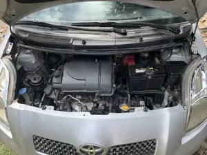 Toyota Yaris 2009 Silver