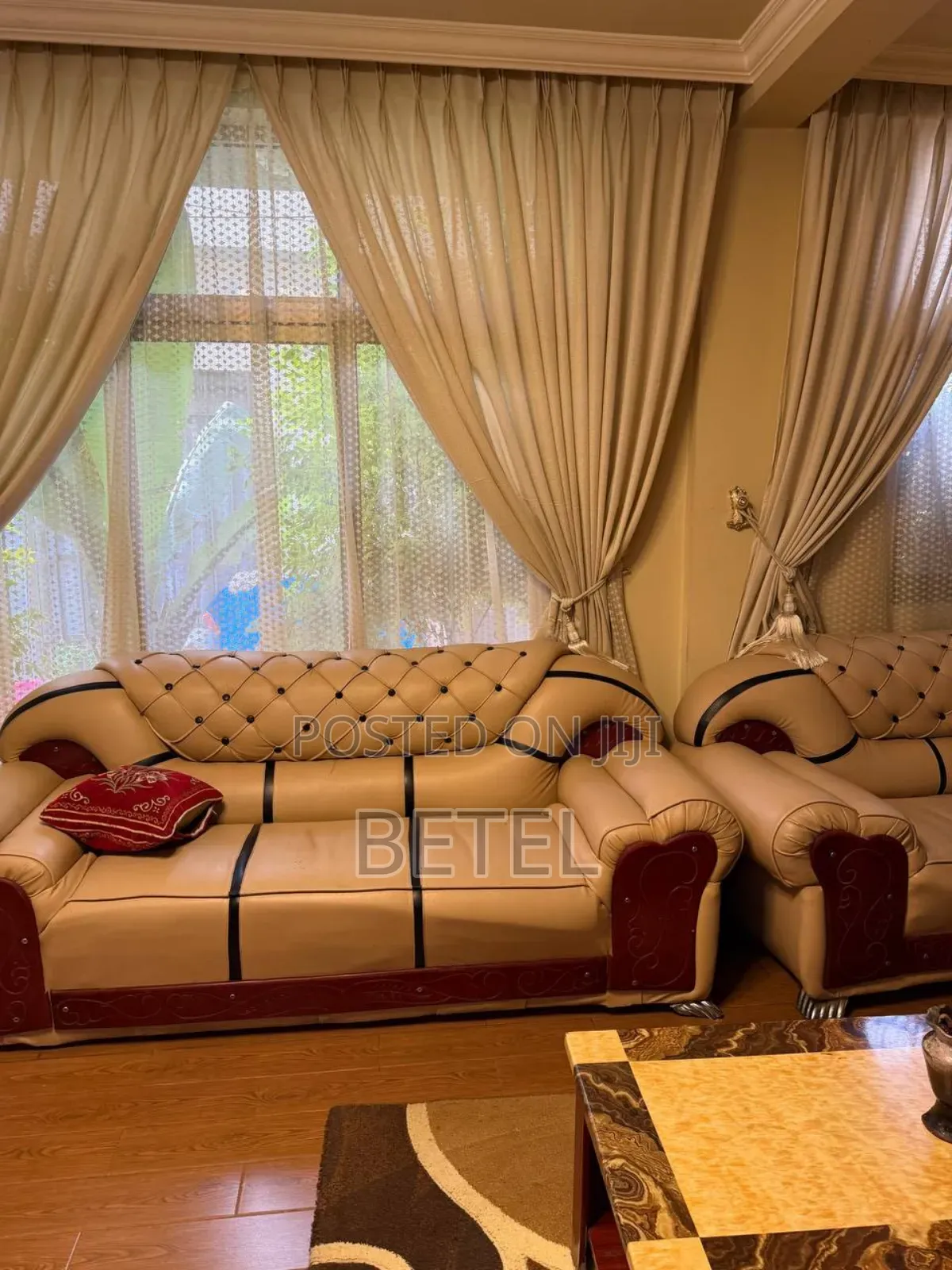 Luxurious Sofa For Home And Offices