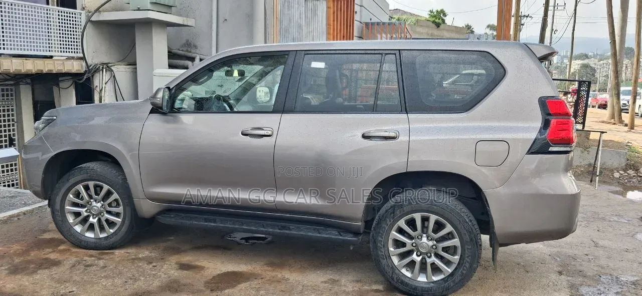 Toyota Land Cruiser 2021 Gold