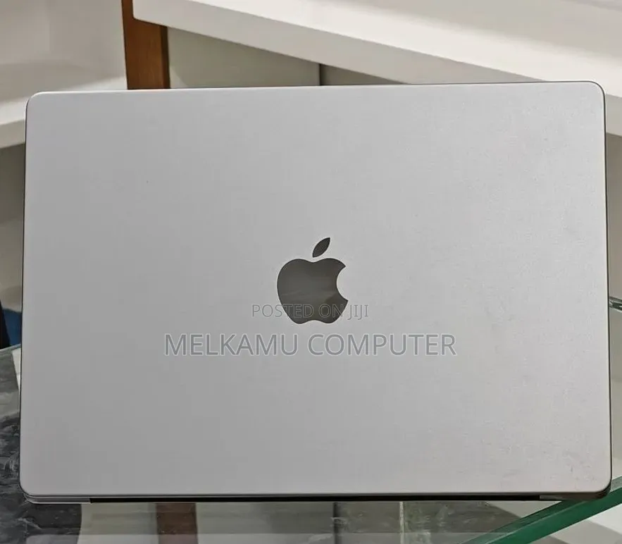 New Laptop Apple MacBook Pro 2023 M3 8GB Apple M3 SSD 512GB