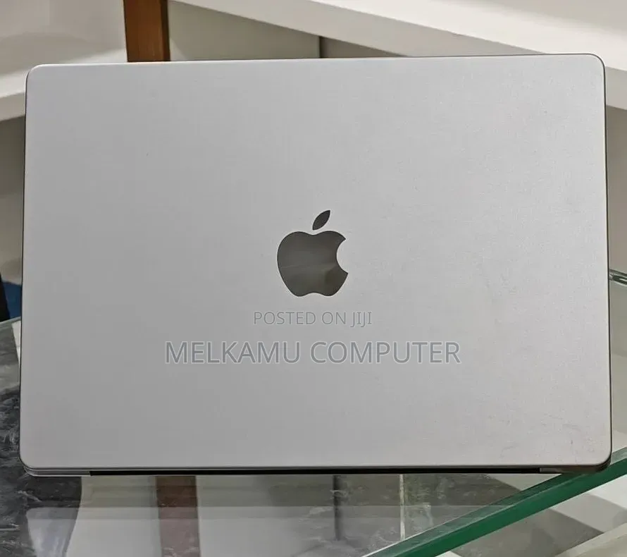 New Laptop Apple MacBook Pro 2023 M3 8GB Apple M3 SSD 512GB