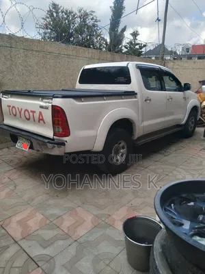 Toyota Hilux 2010 White