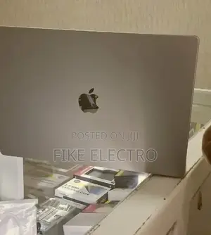 New Laptop Apple MacBook Pro 32GB Apple M1 Max SSD 1T