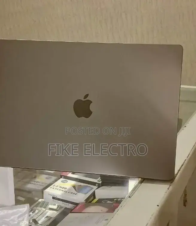New Laptop Apple MacBook Pro 32GB Apple M1 Max SSD 1T