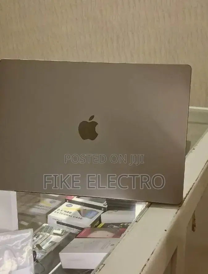 New Laptop Apple MacBook Pro 32GB Apple M1 Max SSD 1T