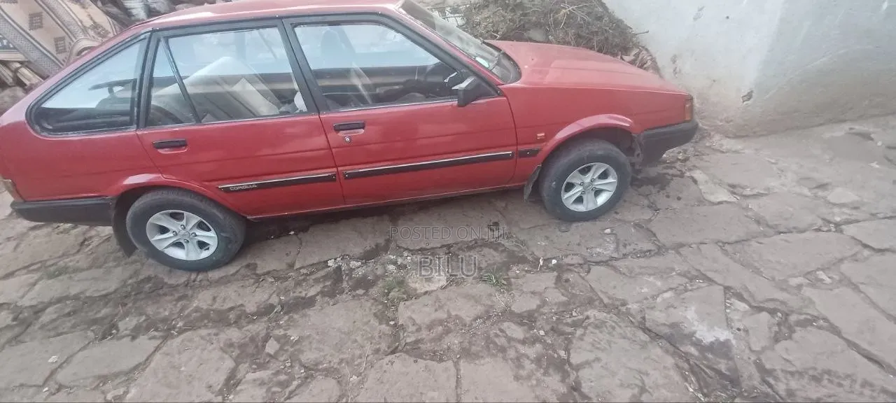 Toyota Corolla 1500 DX 1983 Red