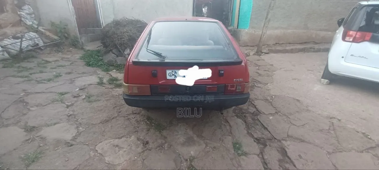 Toyota Corolla 1500 DX 1983 Red