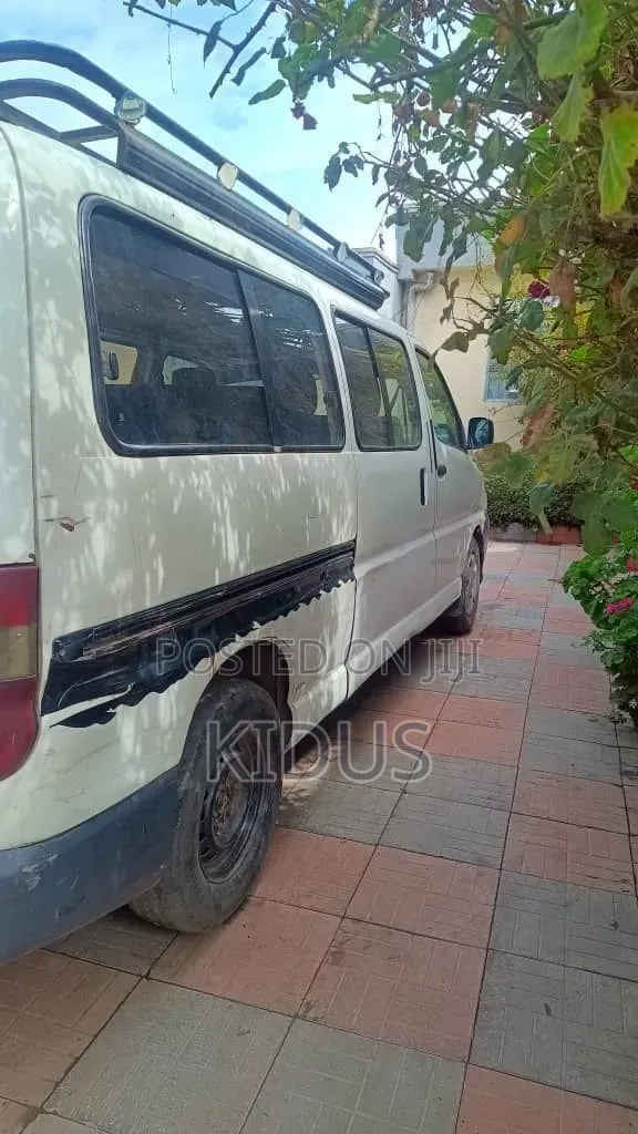 Toyota HiAce 2011 White
