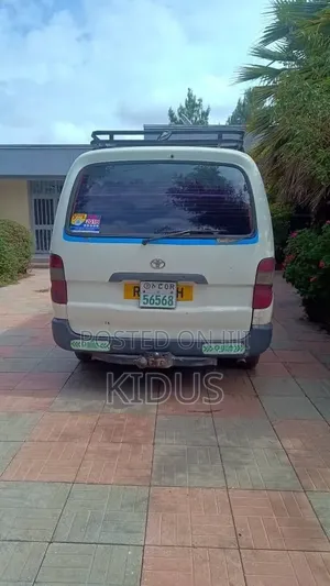 Toyota HiAce 2011 White