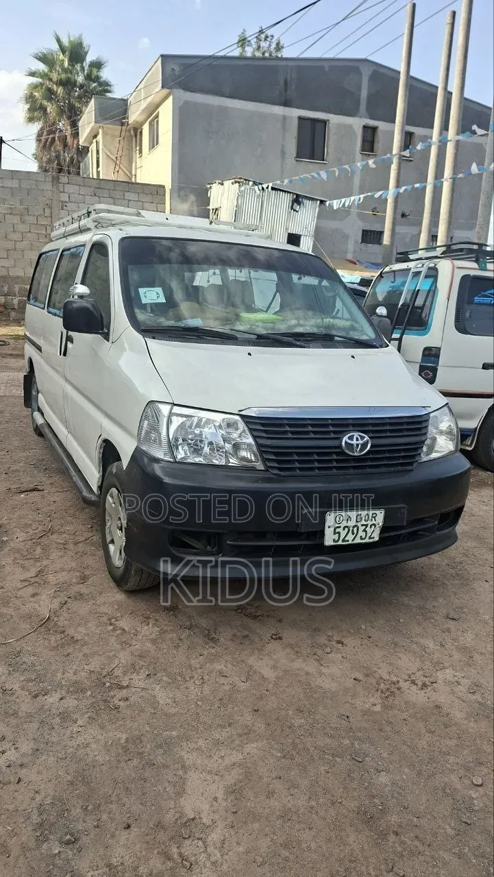Toyota HiAce 2011 White