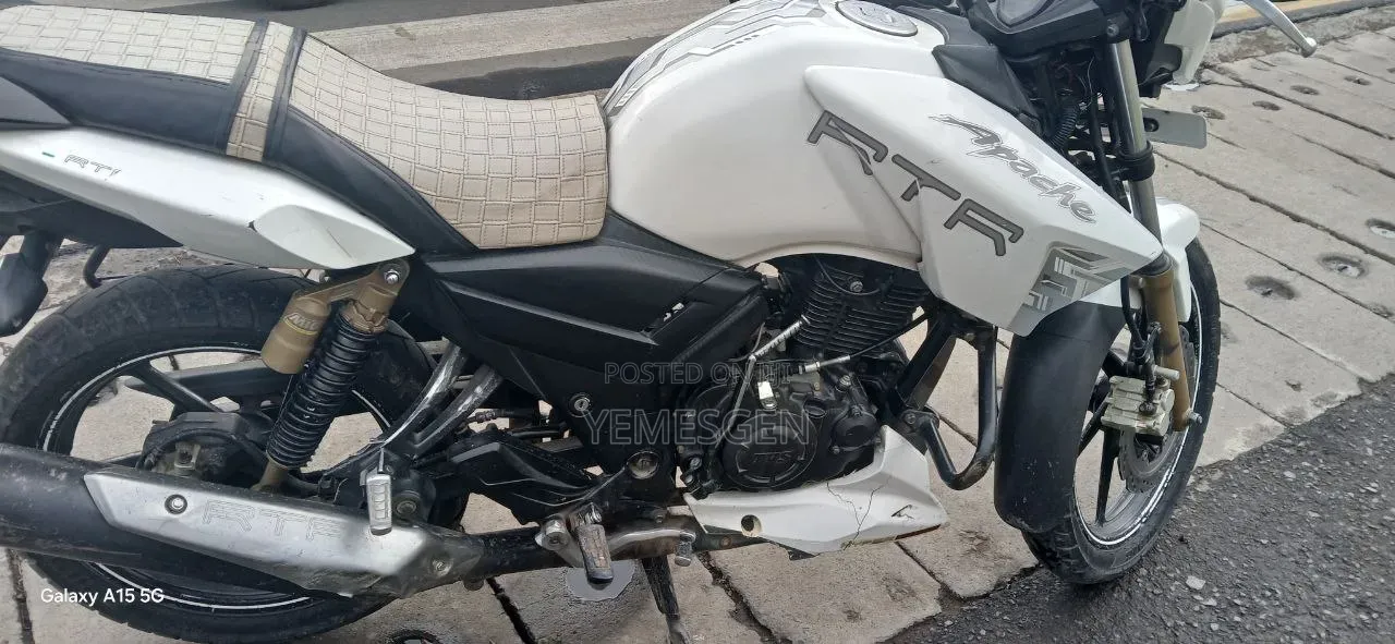 TVS Apache 180 RTR 2017 White