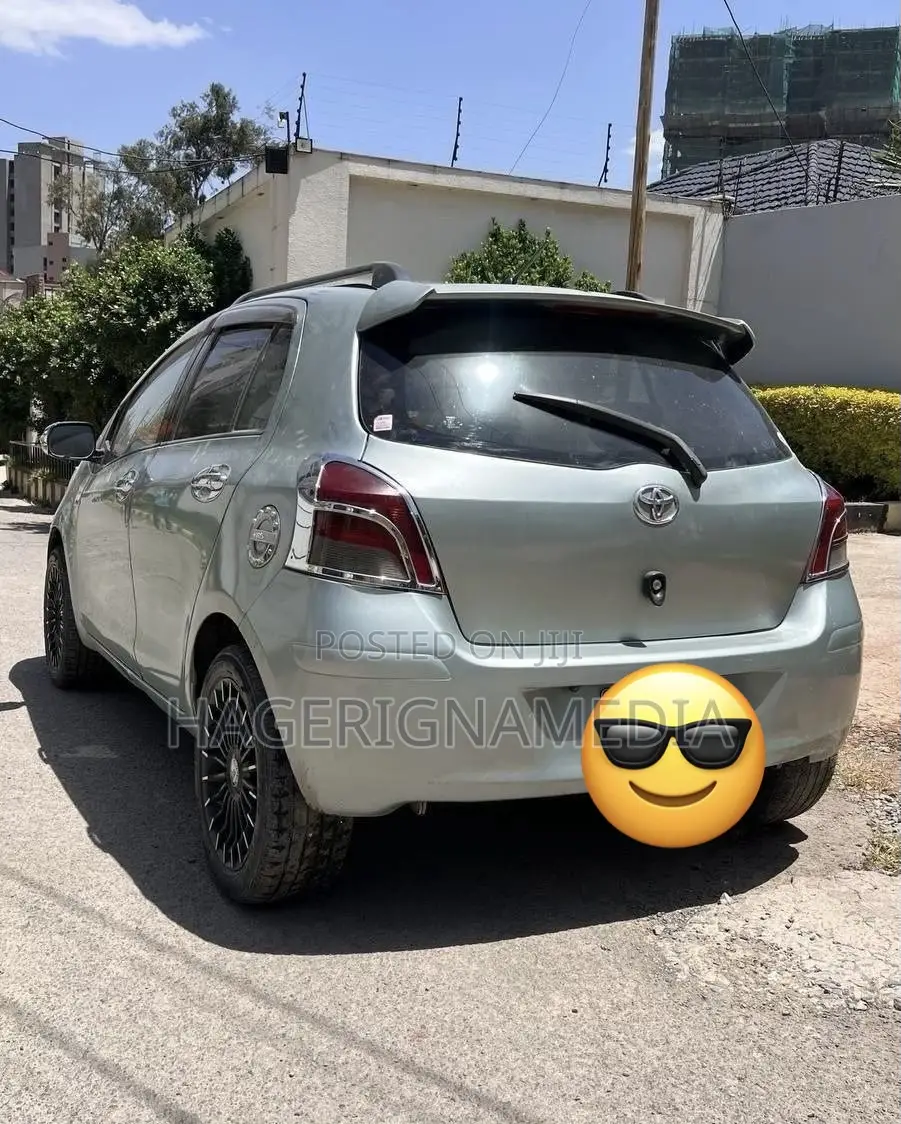 Toyota Yaris 2010 Silver